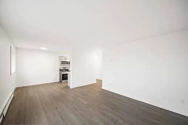 Spacious NEWLY Renovated 1 Bedroom Apartment! - Photo 3
