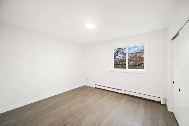 Spacious NEWLY Renovated 1 Bedroom Apartment! - Photo 7