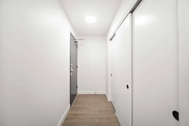 Spacious NEWLY Renovated 1 Bedroom Apartment! - Photo 9