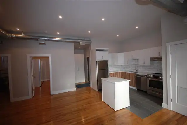 Bright 2-Bedroom Downtown Ottawa Apartment - Parking Included - Photo 4