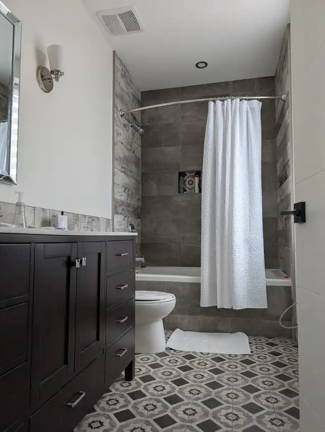 Unique Uptown Apartment - Photo 2