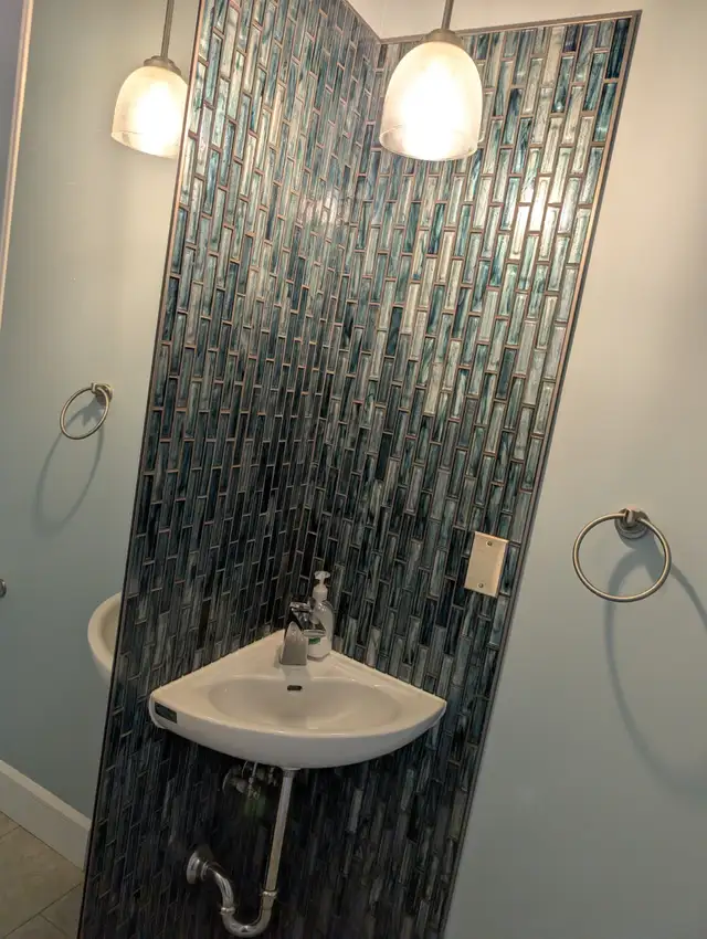 Unique Uptown Apartment - Photo 8