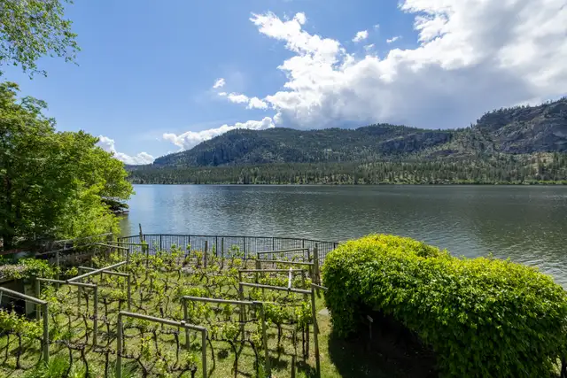 Okanagan Waterfront Living Under $1M – $999,000