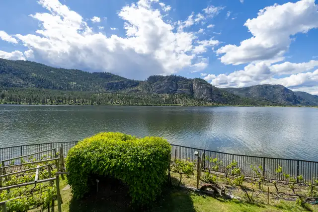 Okanagan Waterfront Living Under $1M – $999,000 - Photo 2