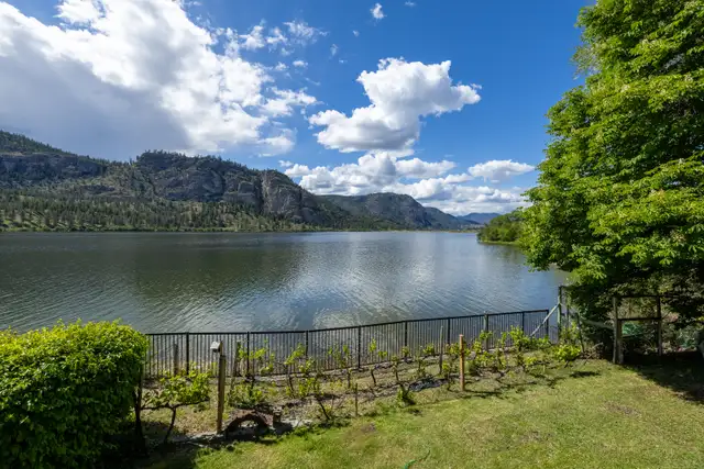 Okanagan Waterfront Living Under $1M – $999,000 - Photo 3