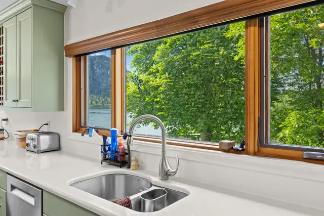 Okanagan Waterfront Living Under $1M – $999,000 - Photo 10
