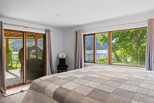 Okanagan Waterfront Living Under $1M – $999,000 - Photo 11
