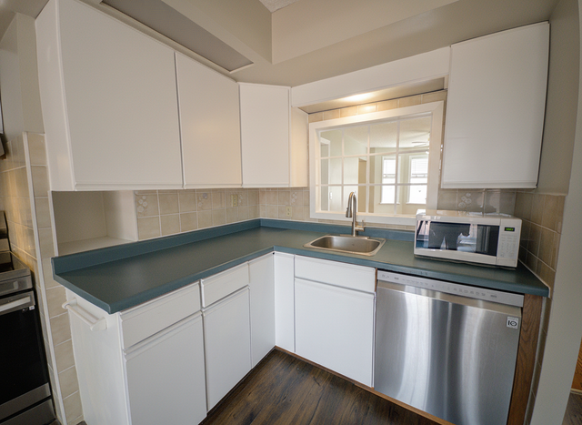 MEGAHOMES NEW LISTING - 533 WINDSOR AVENUE - Photo 3