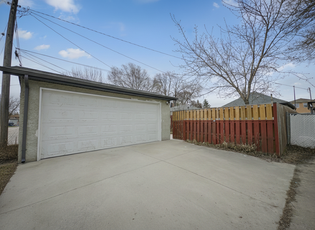 MEGAHOMES NEW LISTING - 533 WINDSOR AVENUE - Photo 8
