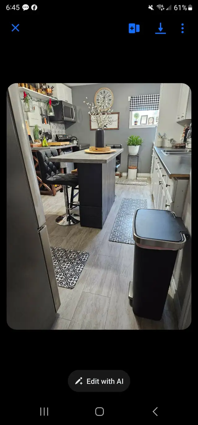 2 Bedroom Lower Unit - Photo 3