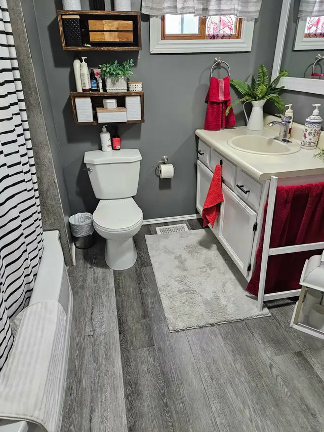 2 Bedroom Lower Unit - Photo 6