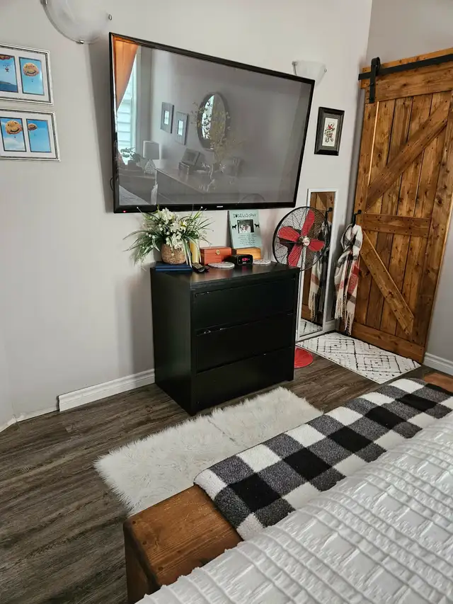 2 Bedroom Lower Unit - Photo 8