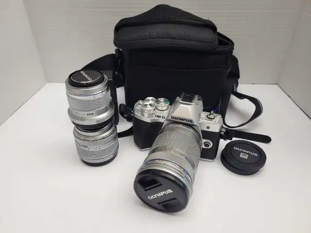 Olympus E-M10 III 16MP 4K mirrorless camera w/3 lenses