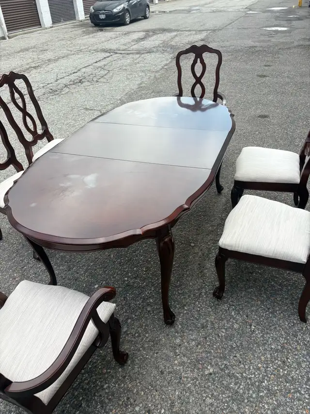 Free delivery used Wooden Dining Set with 6 Chairs