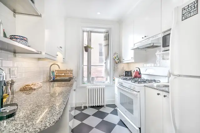 Renovated 2 Bedroom in McGill Ghetto | $2280/Month - Photo 2