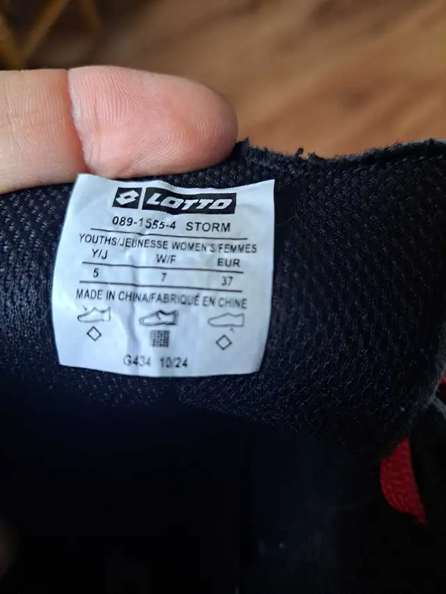 Youth size 5 soccer cleats - Photo 3