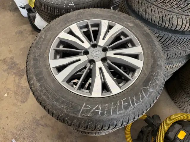 2017 Nissan Pathfinder| Clean Carfax | Two Sets of Rims&Tires | - Photo 28