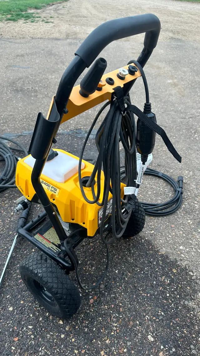 Dewalt Electric Pressure Washer - Photo 3