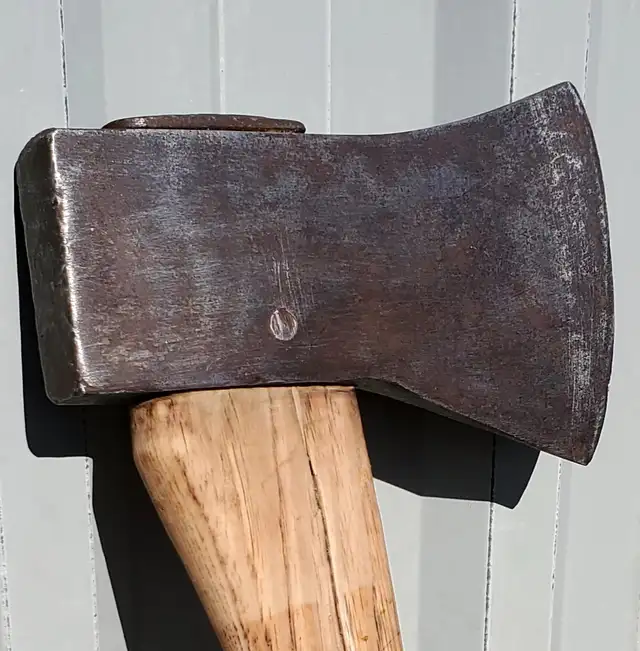 1950's 2 1/4lb. True Temper Black Prince axe,lion brand axehead - Photo 3