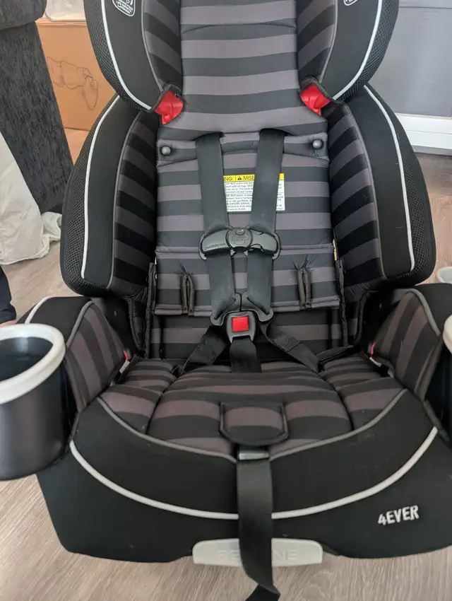 Graco 4Ever Convertible Car Seat, 4-in-1  PRICE NEGOTABLE