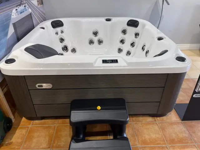 3 PUMP BENCH HOT TUB - Photo 4