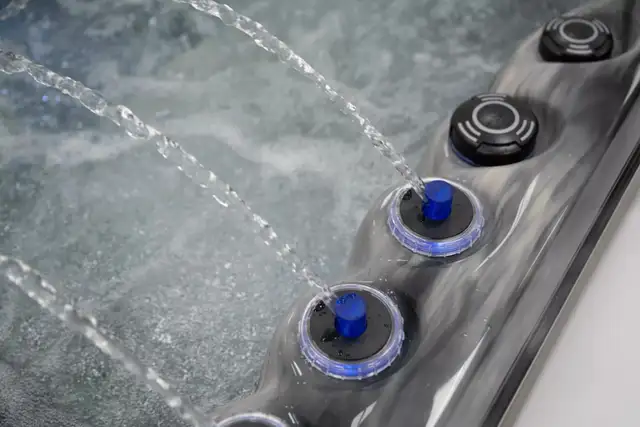 3 PUMP BENCH HOT TUB - Photo 5