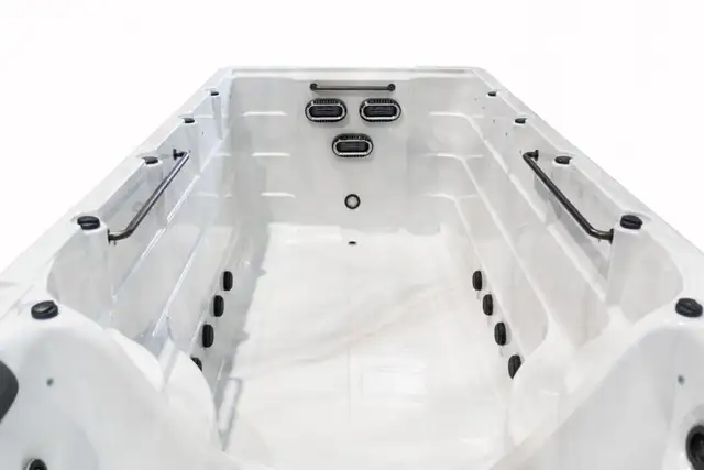 19′ 60″ Swim Spa - Photo 8