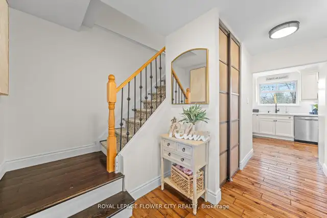 4 1 Beds 3 Baths Detached House in Brampton! - Photo 4