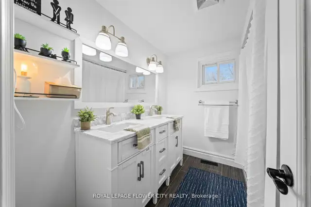 4 1 Beds 3 Baths Detached House in Brampton! - Photo 9