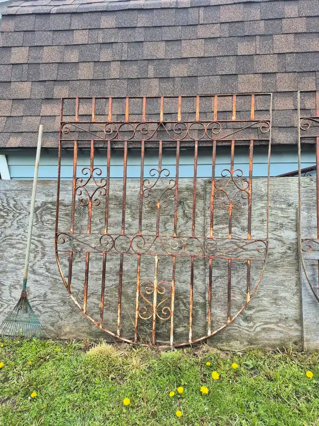 iron gates - Photo 2
