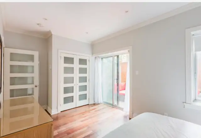 Chic Downtown Townhouse Furnished - Photo 2