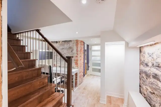Chic Downtown Townhouse Furnished - Photo 6