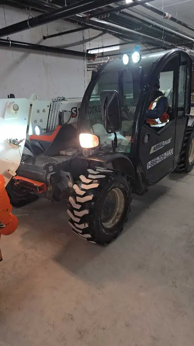 Construction worker,  cleaning, domolition, assist renivation - Photo 2