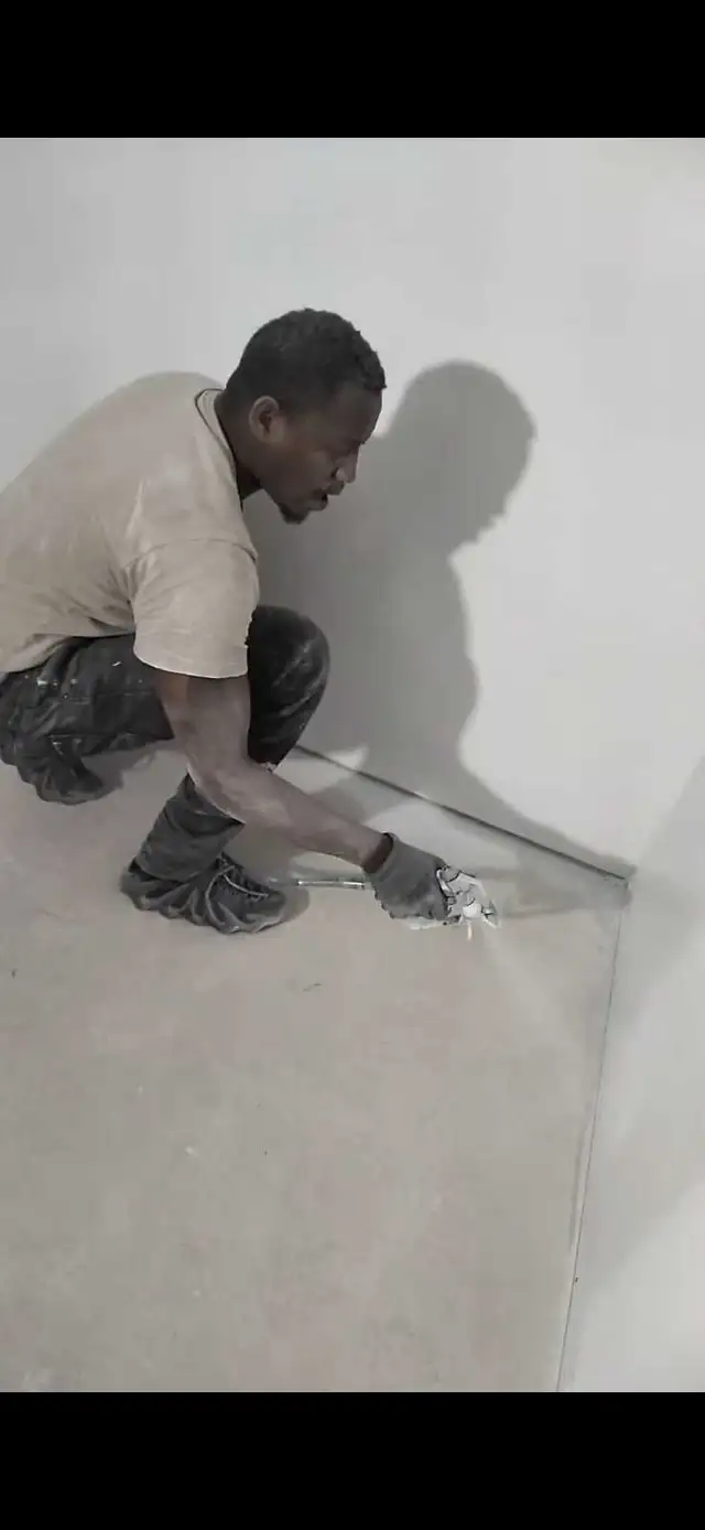Construction worker,  cleaning, domolition, assist renivation - Photo 5