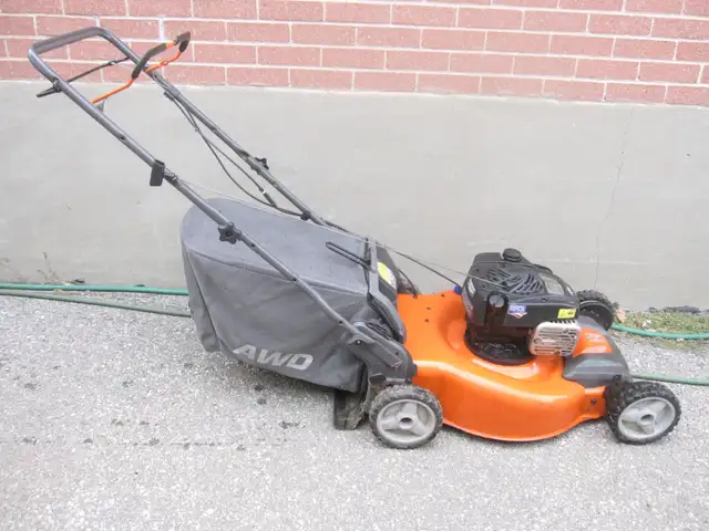 HUSQVARNA 22' 4 WHEEL DRIVE LAWN MOWER 6.25 H/P BRIGGS W/ BAGGER