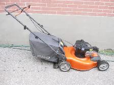 HUSQVARNA 22' 4 WHEEL DRIVE LAWN MOWER 6.25 H/P BRIGGS W/ BAGGER