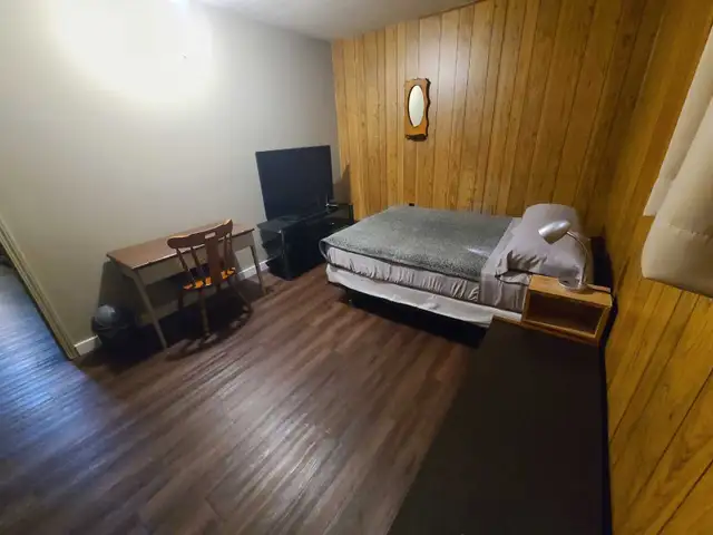 (3) Rooms for rent/weekly rates (Sorry, men only) - Photo 2