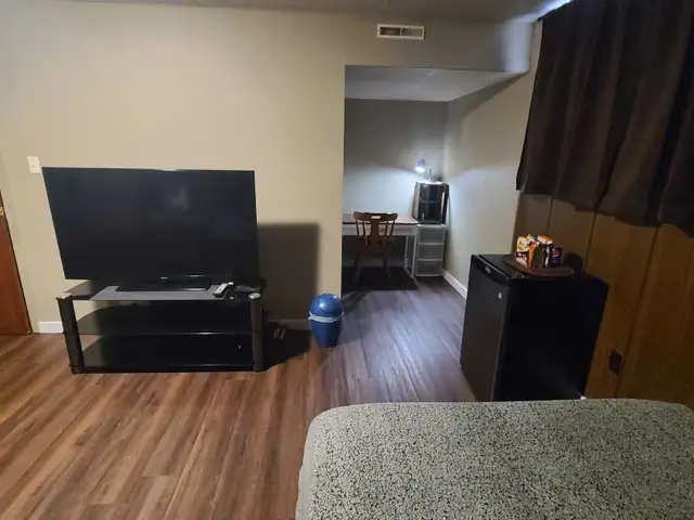 (3) Rooms for rent/weekly rates (Sorry, men only) - Photo 4