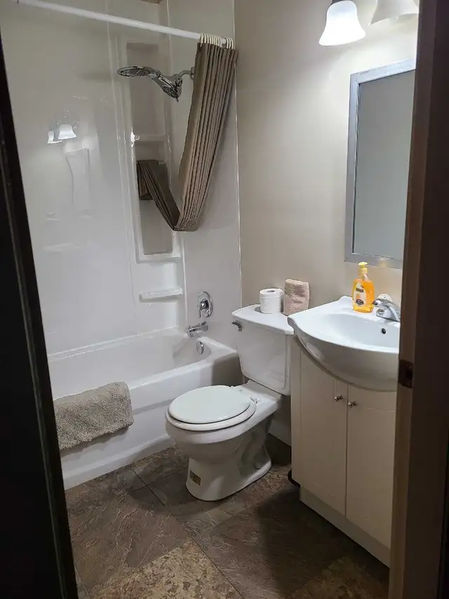 (3) Rooms for rent/weekly rates (Sorry, men only) - Photo 8