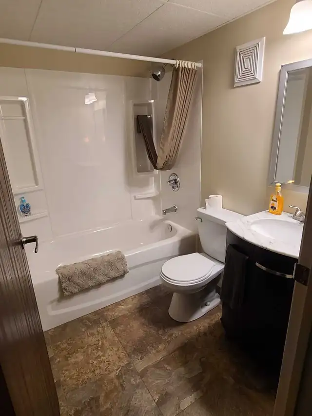 (3) Rooms for rent/weekly rates (Sorry, men only) - Photo 10
