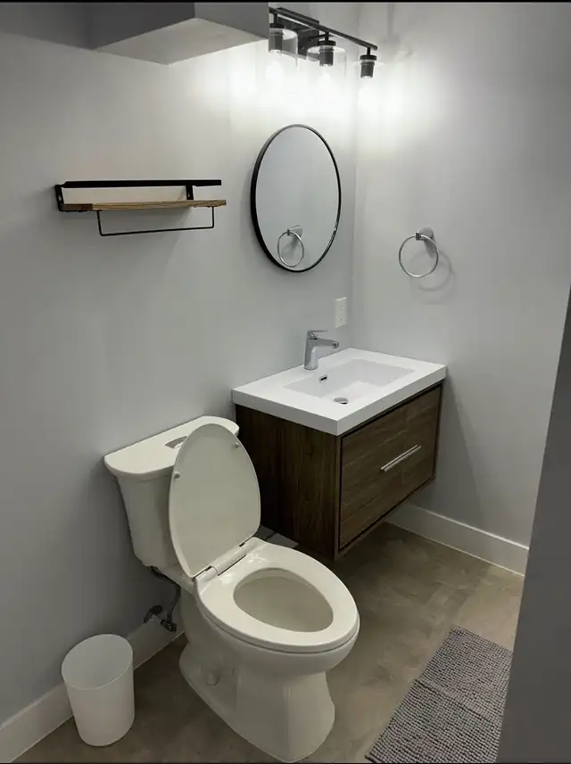 private room with private bathroom for rent - Photo 3