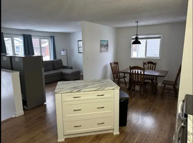 private room with private bathroom for rent - Photo 7