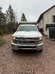 Chevy 2500 - Photo 2