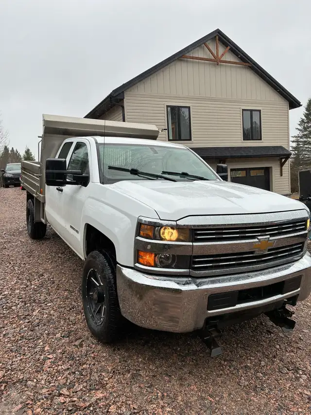 Chevy 2500 - Photo 3