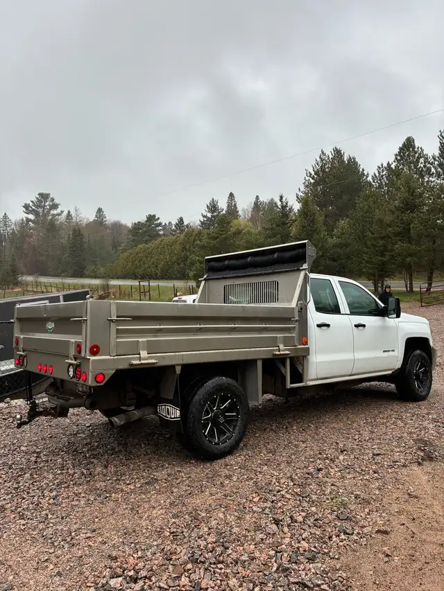 Chevy 2500 - Photo 4