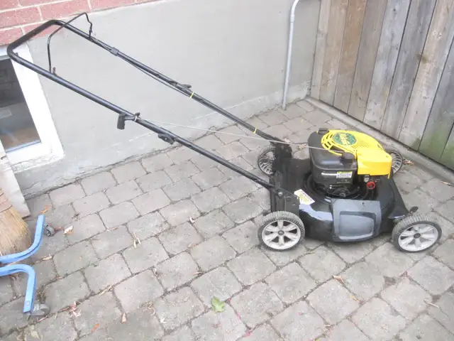 MTD 21 INCH PUSH LAWN MOWER 6 H/P BRIGGS ENGINE