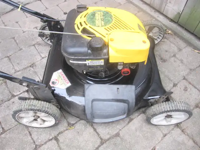 MTD 21 INCH PUSH LAWN MOWER 6 H/P BRIGGS ENGINE - Photo 2