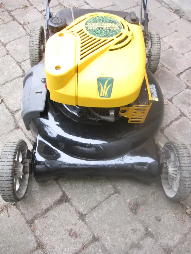 MTD 21 INCH PUSH LAWN MOWER 6 H/P BRIGGS ENGINE - Photo 3
