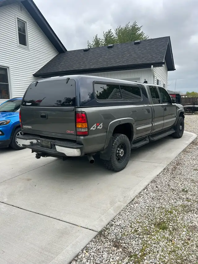 2002 GMC SIERRA - Photo 2