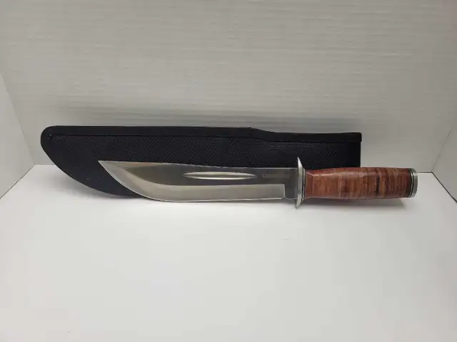 Huntshield Fixed Blade knife w/sheath
